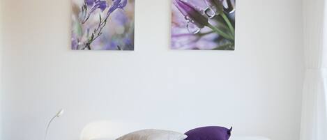 1 bedroom, bed sheets