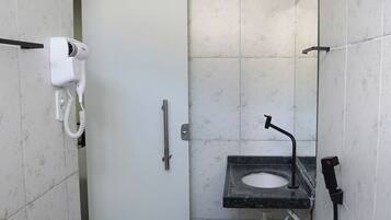 Comfort Quadruple Room | Bathroom | Shower, hair dryer, towels, soap