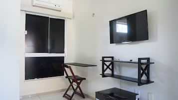 Habitación Confort con 2 camas individuales | Espacio para trabajar con laptop y wifi gratis