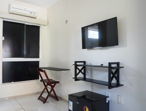 Comfort Twin Room | Laptop workspace, free WiFi