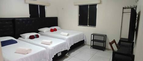 Comfort fyrbäddsrum | Arbetsyta för laptop och gratis wi-fi