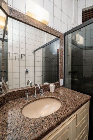 Apartment | Bathroom - Beira-sea Condominium in Ingleses Norte - POR (Florianópolis)