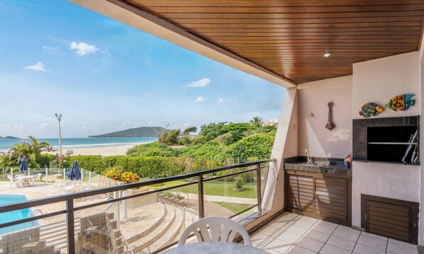 Basic Apartment | Outdoor dining - Beira-sea Condominium in Ingleses Norte - POR (Florianópolis)
