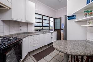 Basic Apartment | Private kitchen