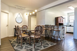 Basic Apartment | Dining