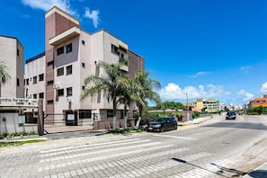Basic Apartment | Exterior