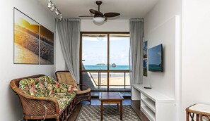 Basic Apartment | Living area