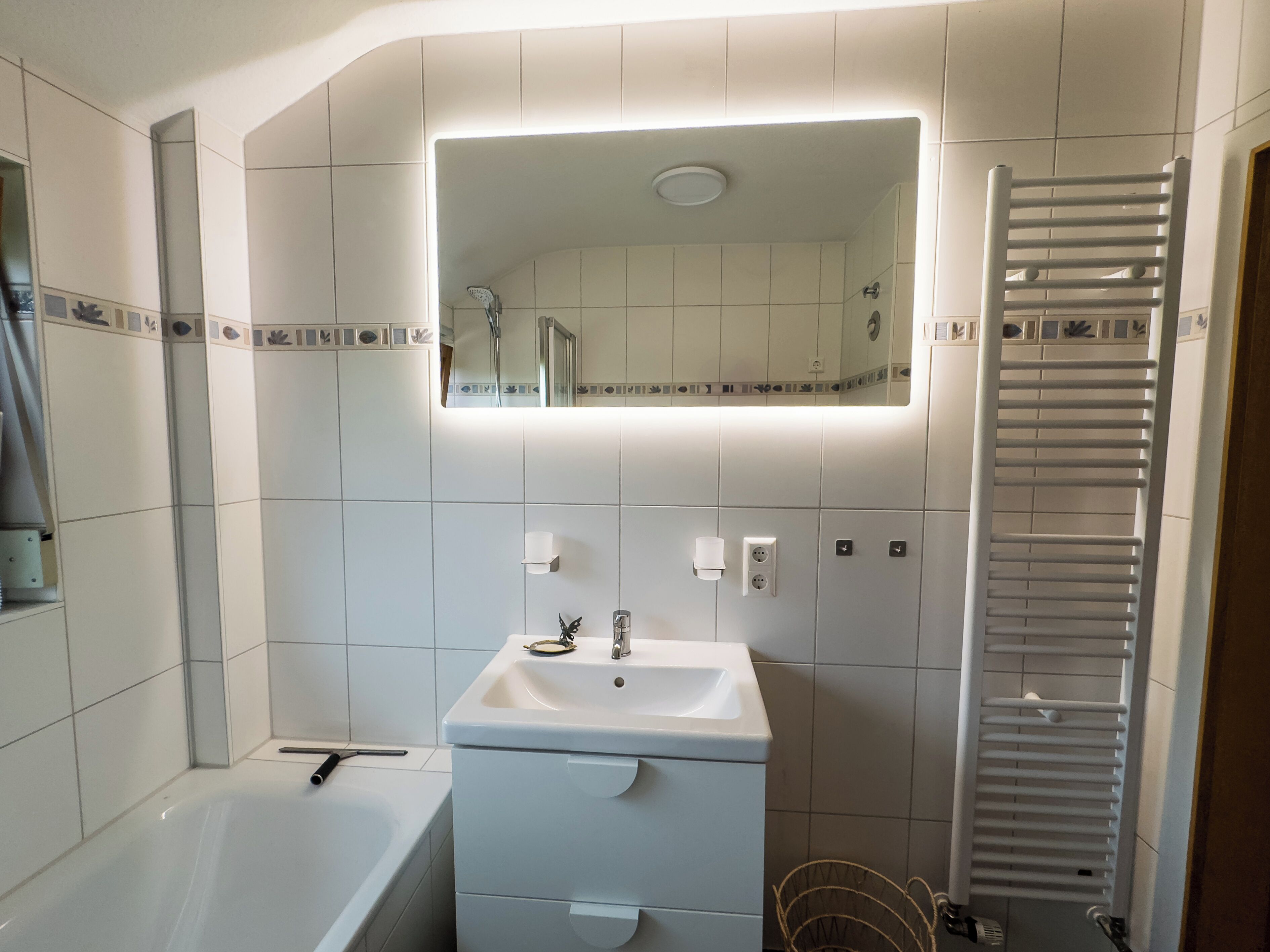 Haartrockner, Handtücher, Seife, Shampoo