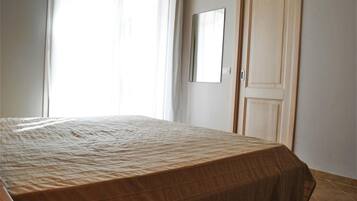 3 sovrum, strykjÀrn/strykbrÀda, wi-fi och sÀngklÀder