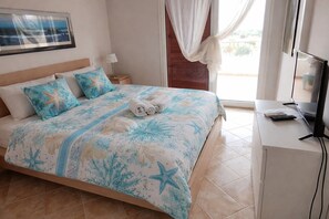 3 chambres, fer et planche à repasser, Wi-Fi, draps fournis