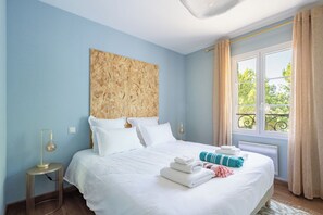 4 habitaciones, tabla de planchar con plancha, wifi y ropa de cama 