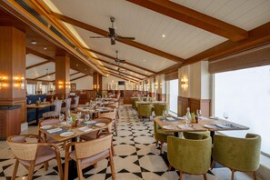 Restaurant - Radisson Resort Mount Abu (Mount Abu)
