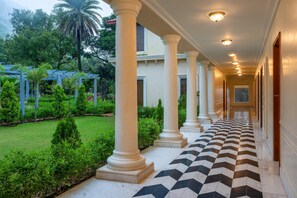 Garden - Radisson Resort Mount Abu (Mount Abu)