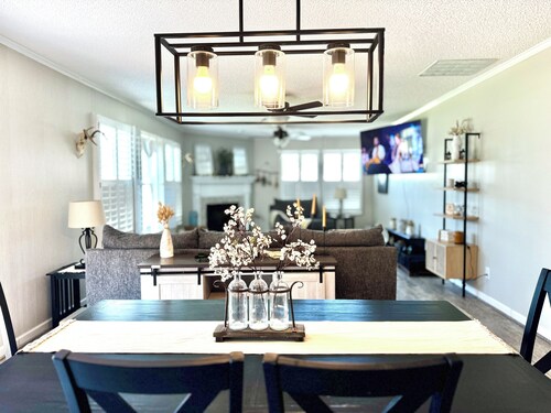 4BD | 3BTH | Pool | HotTub | Games |5Miles to I-95