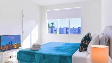 Seprai premium, tirai kedap cahaya, dan setrika/meja setrika