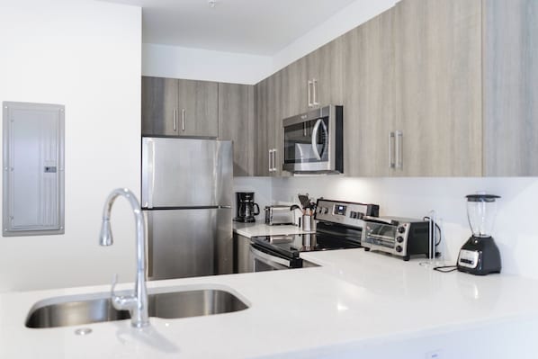 Family Townhome, 3 Bedrooms, Patio | Private kitchen