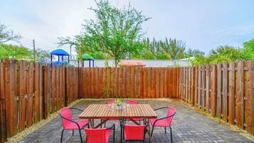 Townhouse Keluarga, 3 kamar tidur, patio | Teras/patio