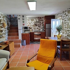 Mikrowelle, Ofen, Herdplatte, Küchenrolle