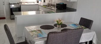 Peaceful and Tranquil Apartment only 5 minutes to world famous ocean Hole