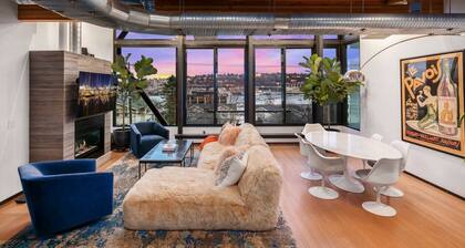 Modern Townhome Private Rooftop Lake Union Views