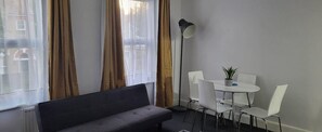 Living area - Cosy 2-bed Apartment - Sleeps 4 & Central (London)