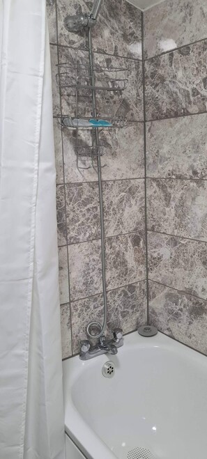 Shower dan handuk