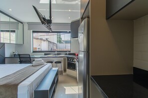 ثلاجة، ميكروويف، فرن، موقد طهي مسطح