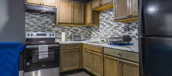 Remodeled 4-bedroom house near downtown Dallas with WiFi, AC
