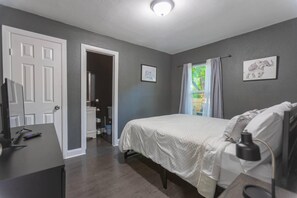 4 soverom, skrivebord, strykejern/-brett og wi-fi (inkludert)