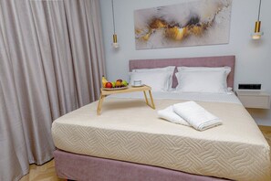 2 quartos, escrivaninha, ferros/tábuas de passar roupa