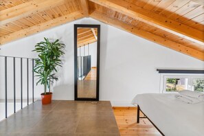 2 habitaciones, tabla de planchar con plancha, wifi y ropa de cama
