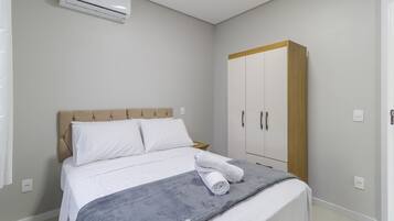Basic Apartment | 1 bedroom, iron/ironing board, free WiFi, bed sheets
