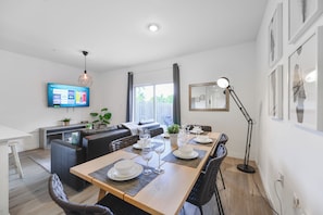 Family Townhome, 3 Bedrooms, Patio | In-room dining