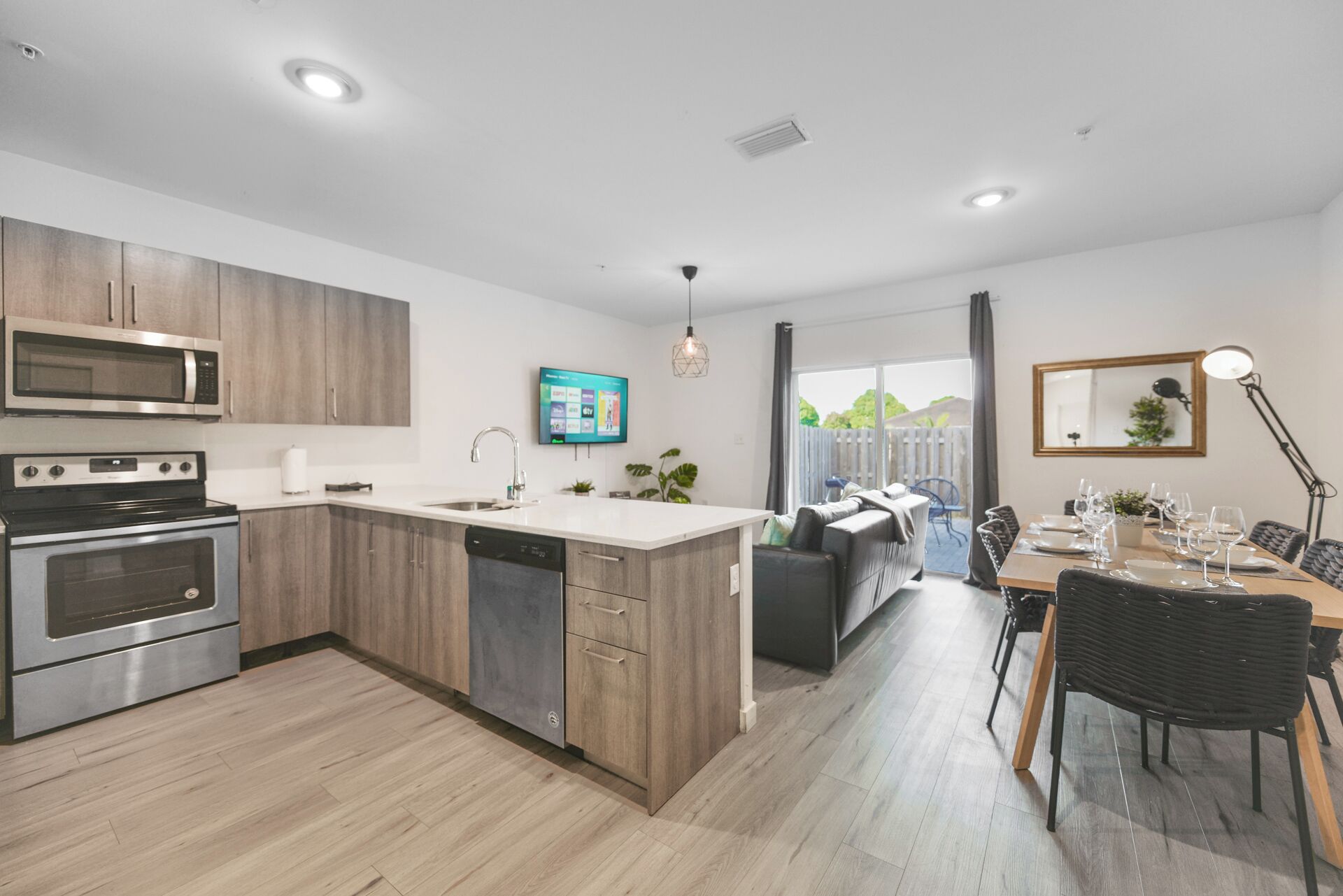 Family Townhome, 3 Bedrooms, Patio | Private kitchen | Fridge, microwave, oven, stovetop