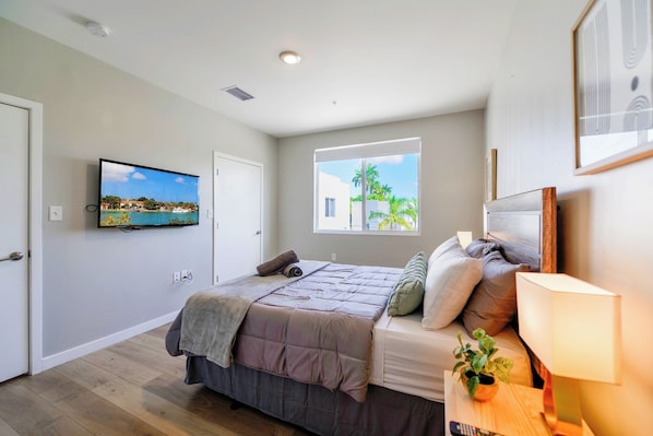 Family Townhome, 3 Bedrooms, Patio | Premium bedding, blackout drapes, iron/ironing board, free WiFi