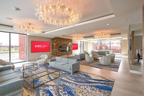 Coin salon dans le hall