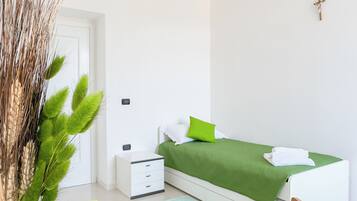 Superior enkelrum - utsikt mot staden | Memory foam-madrasser, skrivbord och arbetsyta för laptop