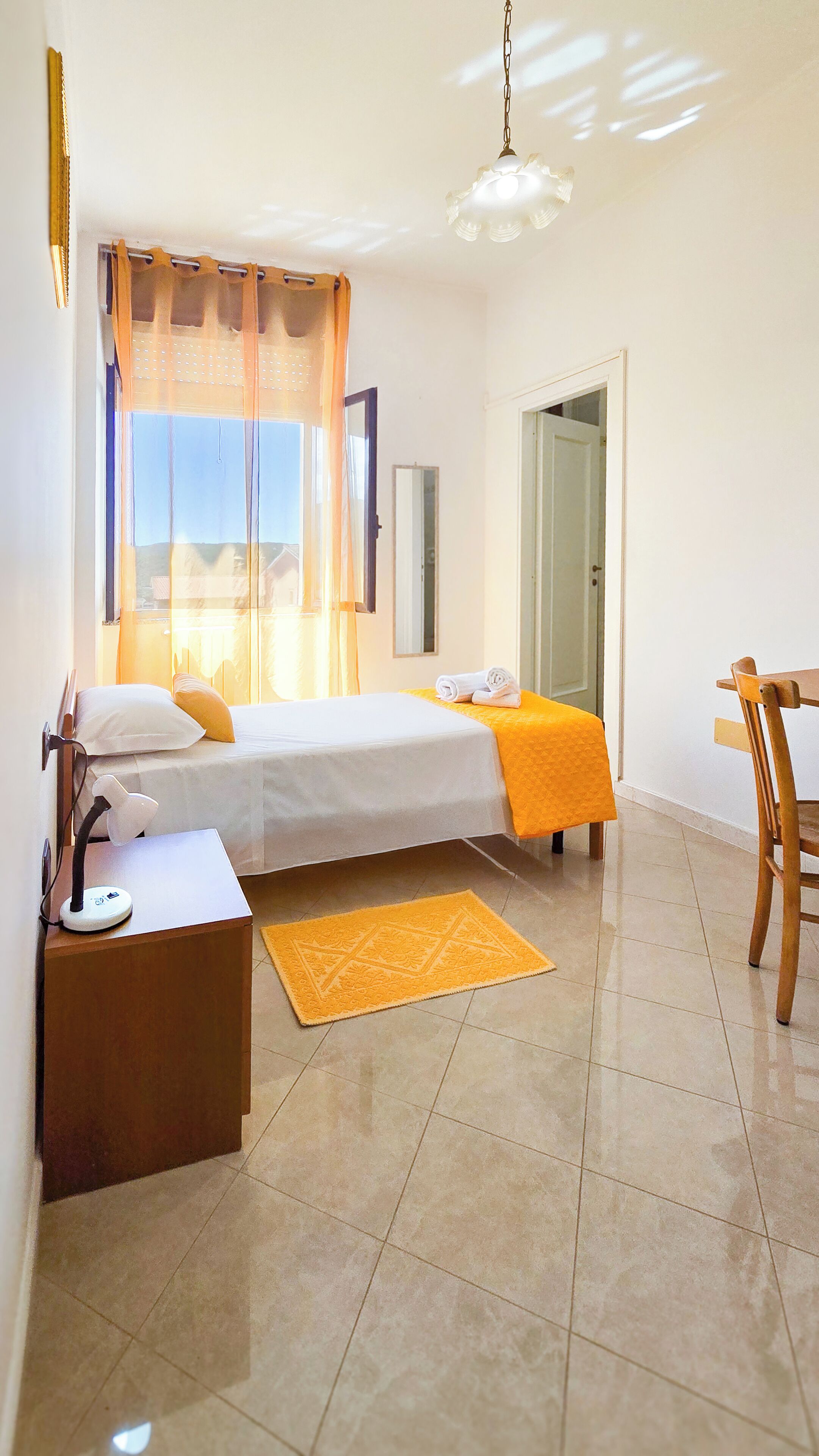 Enkeltrom – standard | Memory foam-senger, skrivebord og skrivebord for bærbar PC