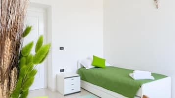 Comfort Single Room, Garden View | Desk, laptop workspace, iron/ironing board, free WiFi