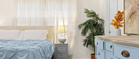 4 habitaciones, tabla de planchar con plancha, wifi y ropa de cama