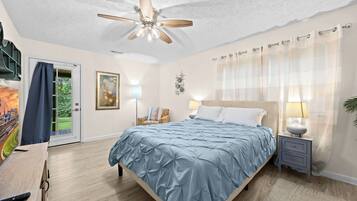 4 bedrooms, iron/ironing board, WiFi, bed sheets