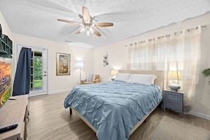 4 bedrooms, iron/ironing board, WiFi, bed sheets - Relaxing Rough River Lake retreat w/ spacious yard (Falls of Rough)