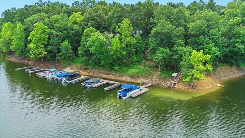 Relaxing Rough River Lake retreat w/ spacious yard