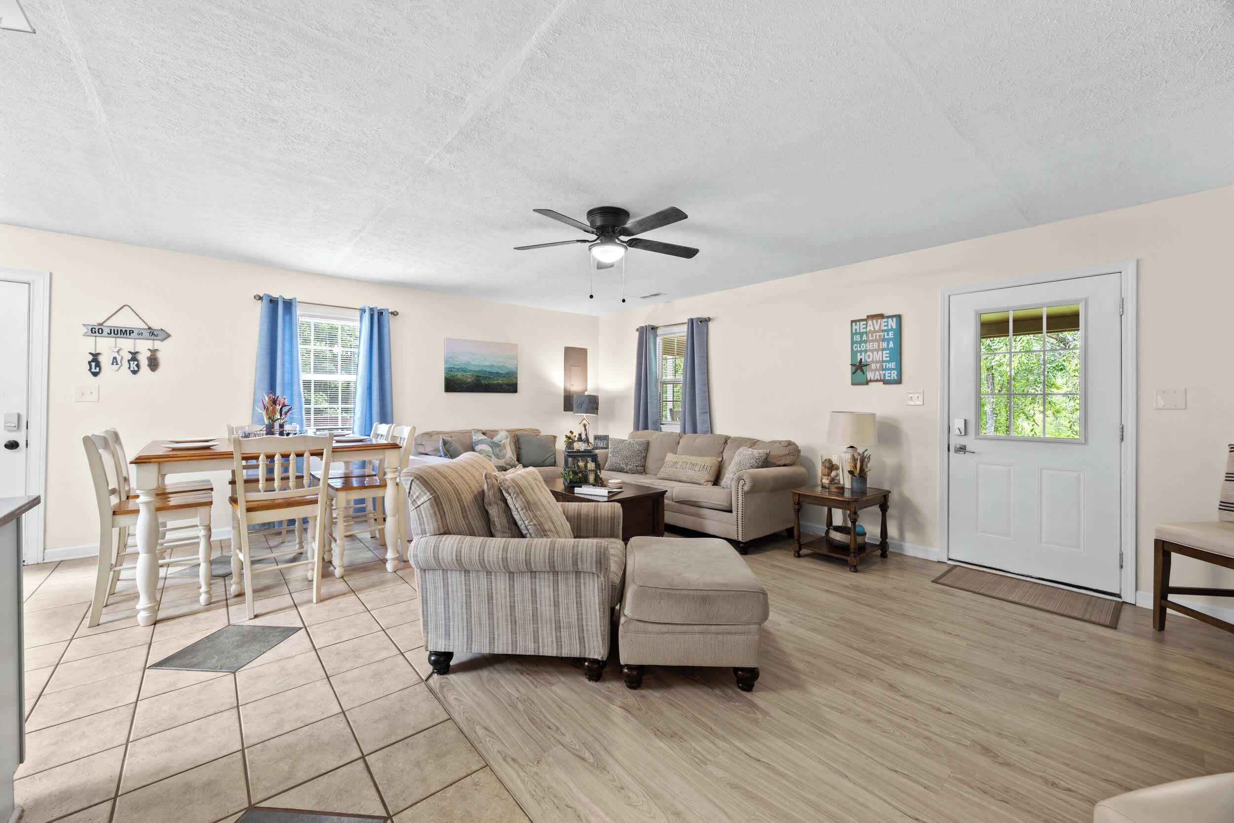 TV, lareira, escritórios