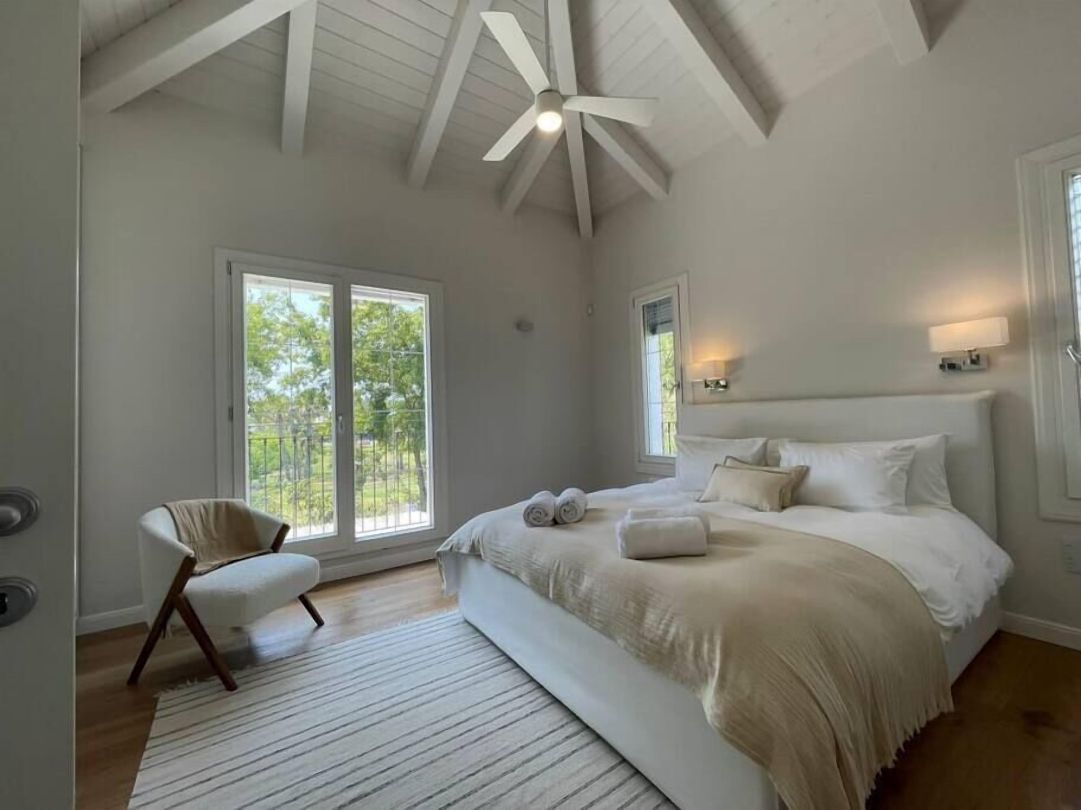 5 chambres, fer et planche à repasser, Wi-Fi, draps fournis