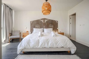 3 bedrooms, desk, iron/ironing board, WiFi