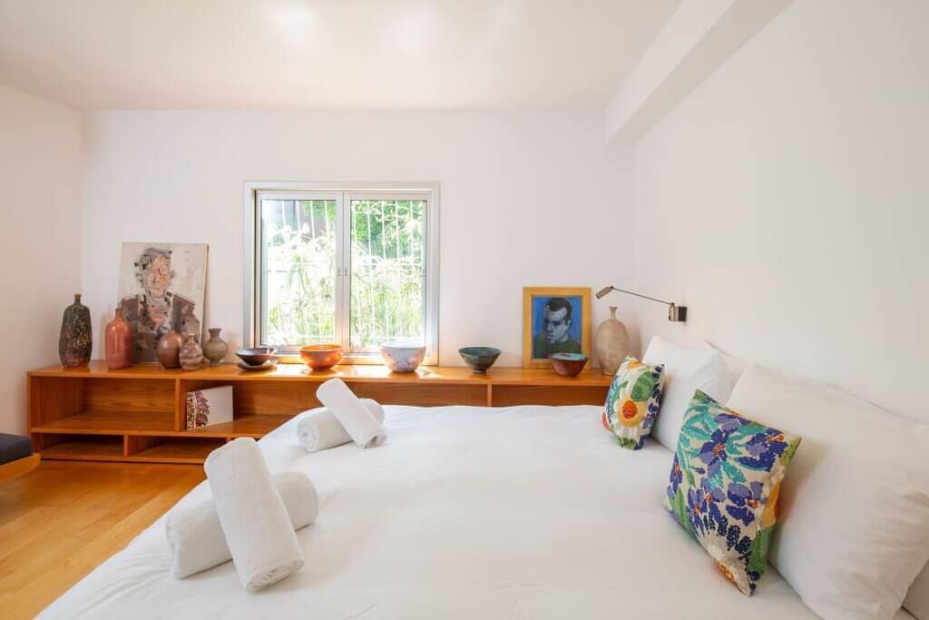 4 habitaciones, tabla de planchar con plancha, wifi y ropa de cama 