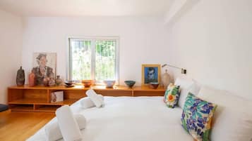 4 habitaciones, tabla de planchar con plancha, wifi y ropa de cama