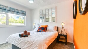 3 bedrooms, iron/ironing board, travel cot, free WiFi