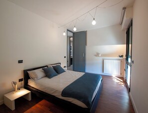 2 makuuhuonetta, silitysrauta/-lauta, ilmainen Wi-Fi, vuodevaatteet